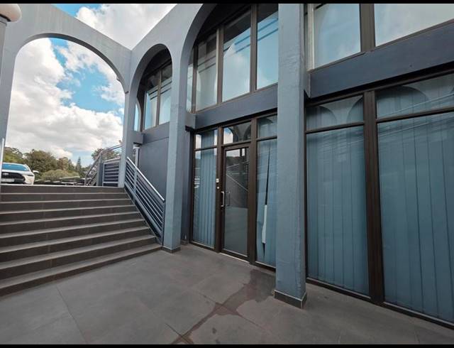 BUSINESS PROPERTY TO RENT IN MURRAYFIELD